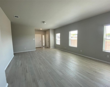 11704 Murano Dr - Photo Thumbnail 6