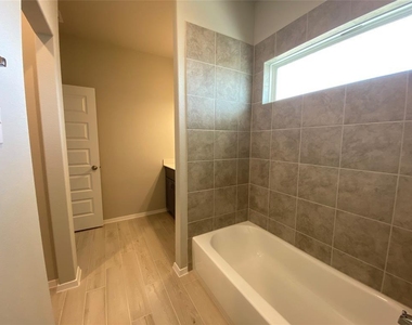 11704 Murano Dr - Photo Thumbnail 12