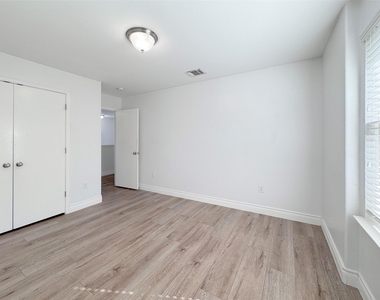 251 Triumph Rd Sw - Photo Thumbnail 16