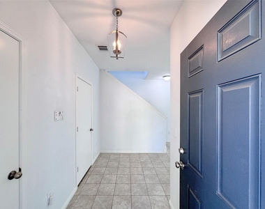 251 Triumph Rd Sw - Photo Thumbnail 4