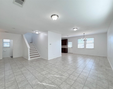 251 Triumph Rd Sw - Photo Thumbnail 6
