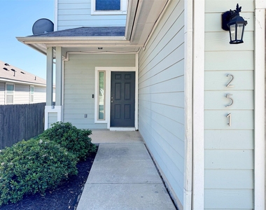 251 Triumph Rd Sw - Photo Thumbnail 3