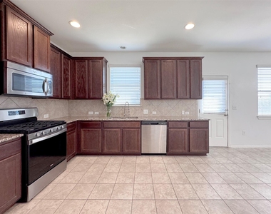 251 Triumph Rd Sw - Photo Thumbnail 9