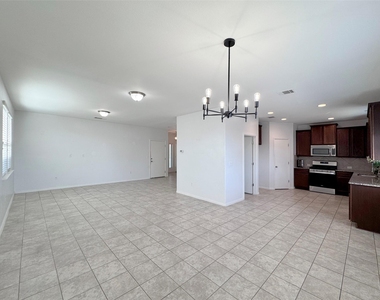 251 Triumph Rd Sw - Photo Thumbnail 7