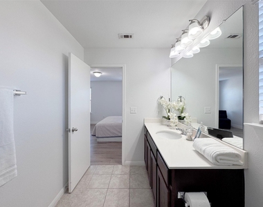 251 Triumph Rd Sw - Photo Thumbnail 20