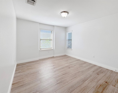 251 Triumph Rd Sw - Photo Thumbnail 15