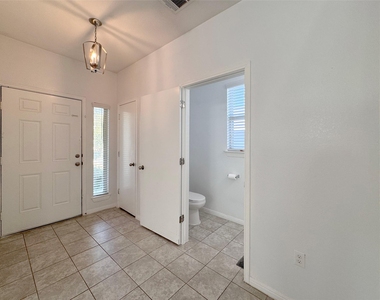 251 Triumph Rd Sw - Photo Thumbnail 5