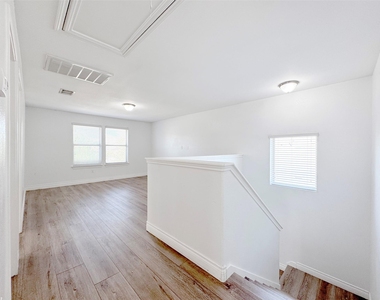 251 Triumph Rd Sw - Photo Thumbnail 13