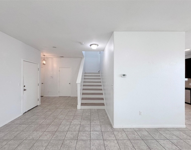 251 Triumph Rd Sw - Photo Thumbnail 12