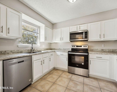1226 Turtle Creek Drive S - Photo Thumbnail 3