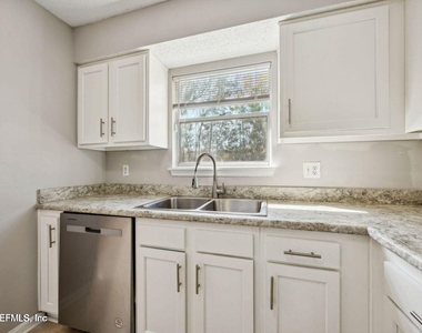 1226 Turtle Creek Drive S - Photo Thumbnail 4