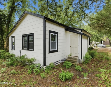 2344 W 18th Street - Photo Thumbnail 2