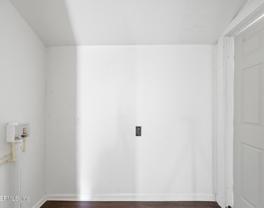 2344 W 18th Street - Photo Thumbnail 12