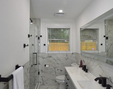 7004 Hyde Grove Avenue - Photo Thumbnail 16