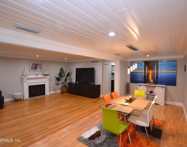 7004 Hyde Grove Avenue - Photo Thumbnail 3