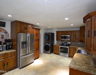 7004 Hyde Grove Avenue - Photo Thumbnail 7