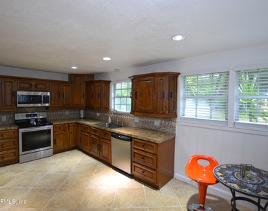 7004 Hyde Grove Avenue - Photo Thumbnail 8