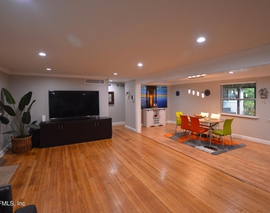 7004 Hyde Grove Avenue - Photo Thumbnail 4