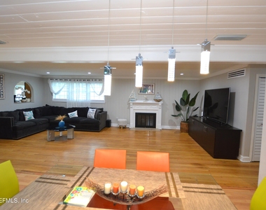 7004 Hyde Grove Avenue - Photo Thumbnail 6