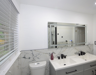 7004 Hyde Grove Avenue - Photo Thumbnail 15