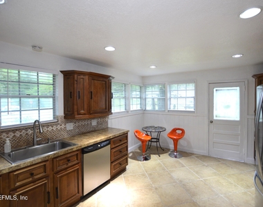 7004 Hyde Grove Avenue - Photo Thumbnail 9