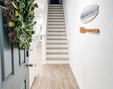 132 Palma Drive - Photo Thumbnail 2