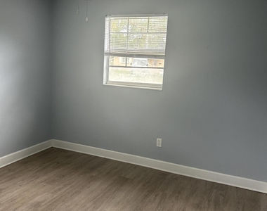 2834 Goldenrod Circle E - Photo Thumbnail 6