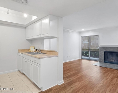 100 Fairway Park Boulevard - Photo Thumbnail 6