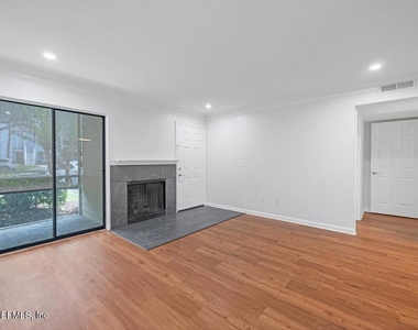 100 Fairway Park Boulevard - Photo Thumbnail 3