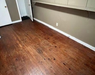 5150 Kingsbury Street - Photo Thumbnail 3