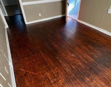5150 Kingsbury Street - Photo Thumbnail 9