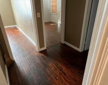 5150 Kingsbury Street - Photo Thumbnail 6