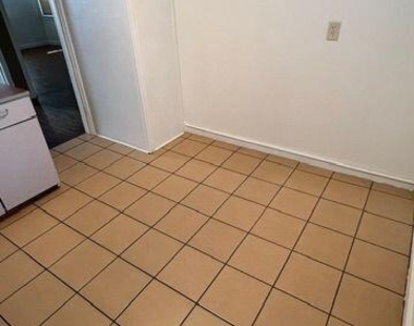 5150 Kingsbury Street - Photo Thumbnail 5