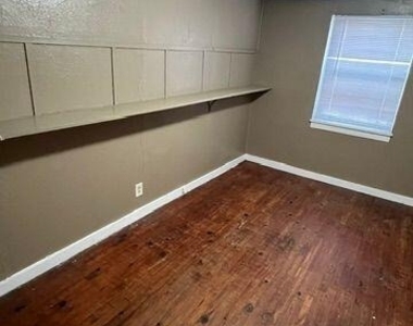 5150 Kingsbury Street - Photo Thumbnail 4