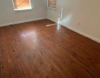 5150 Kingsbury Street - Photo Thumbnail 2