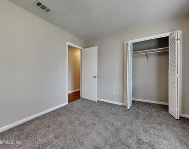 2804 Canyon Court - Photo Thumbnail 12