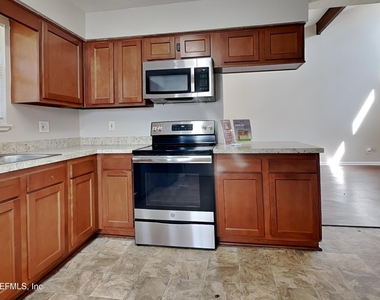 2804 Canyon Court - Photo Thumbnail 5