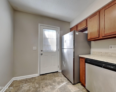 2804 Canyon Court - Photo Thumbnail 4