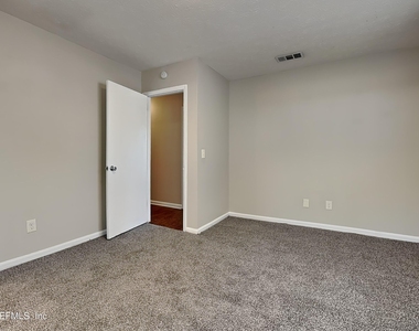 2804 Canyon Court - Photo Thumbnail 6