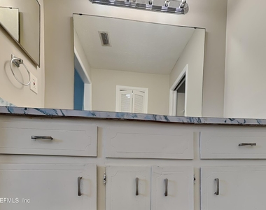 2804 Canyon Court - Photo Thumbnail 8