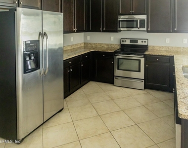 10104 Bedford Lakes Court - Photo Thumbnail 4