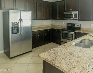 10104 Bedford Lakes Court - Photo Thumbnail 2