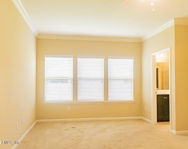 10104 Bedford Lakes Court - Photo Thumbnail 6