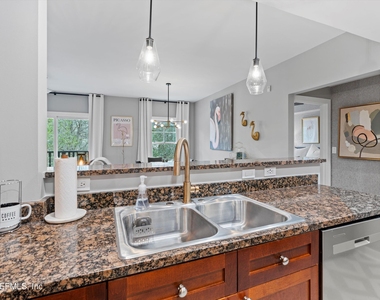 955 Registry Boulevard - Photo Thumbnail 10