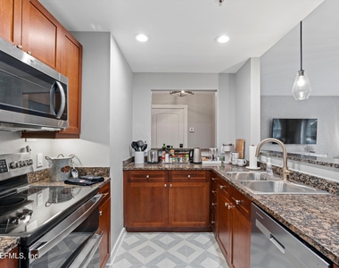 955 Registry Boulevard - Photo Thumbnail 8