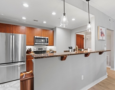 955 Registry Boulevard - Photo Thumbnail 7
