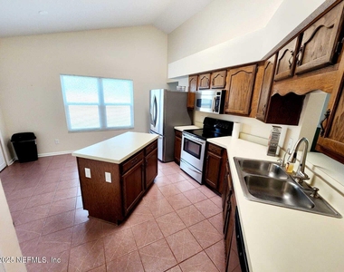 3910 Karissa Ann Place E - Photo Thumbnail 7