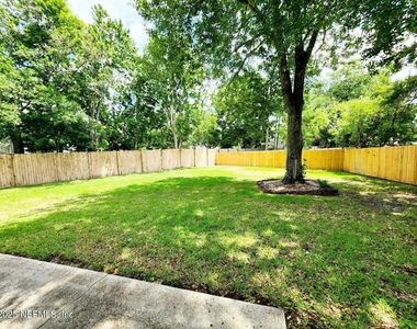 3910 Karissa Ann Place E - Photo Thumbnail 28