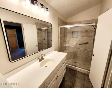 3910 Karissa Ann Place E - Photo Thumbnail 16