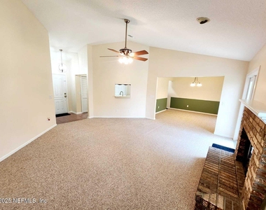 3910 Karissa Ann Place E - Photo Thumbnail 6